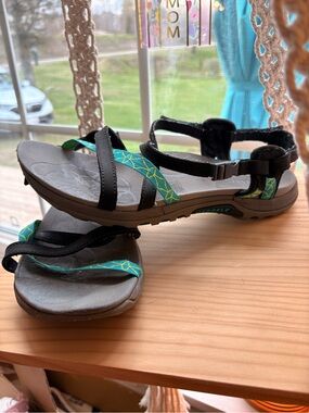 Merrell Black and Teal Strappy Outdoor Sandals. Womens size 10. Cushioned soles